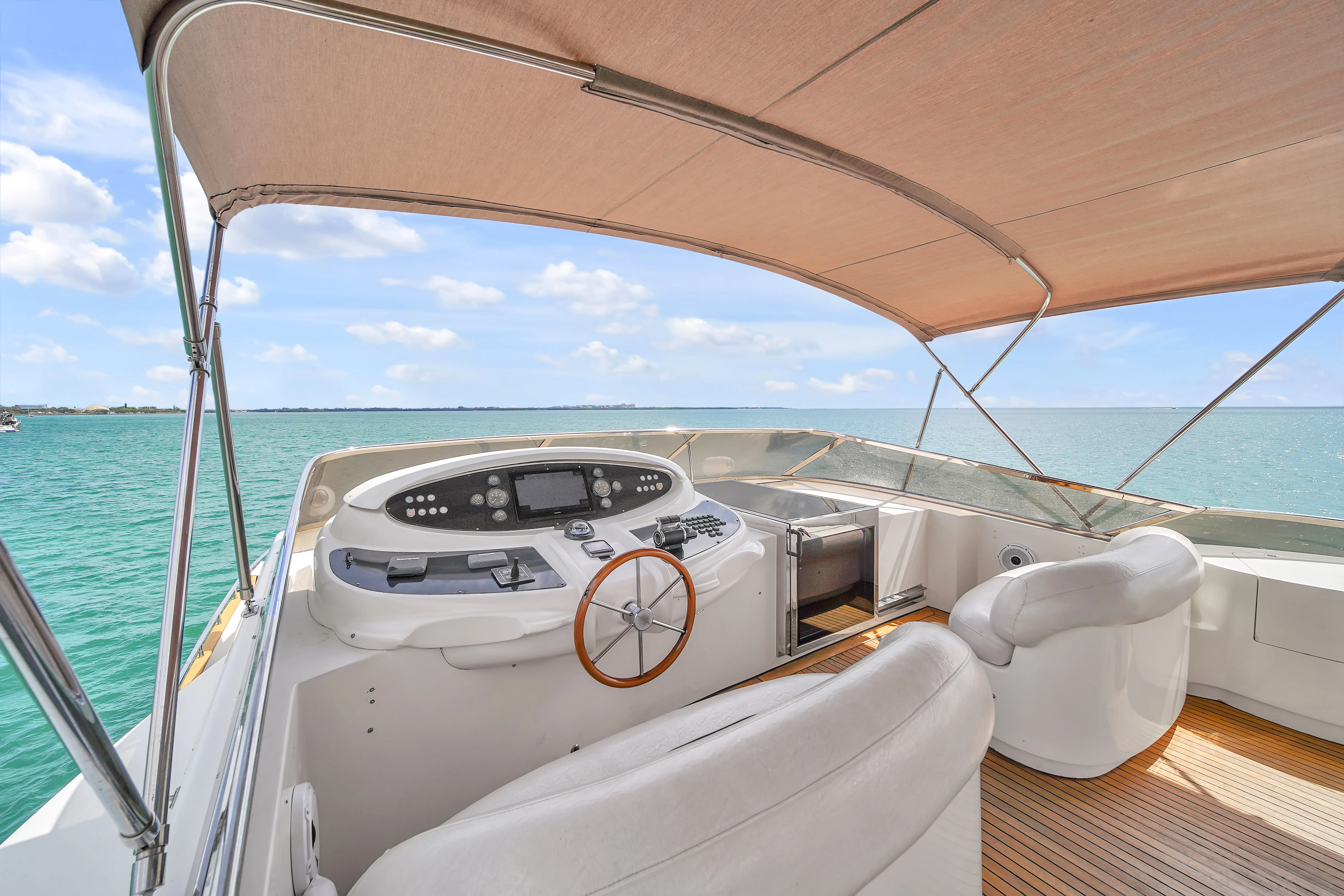 105ft Azimut Daniela bedroom view
